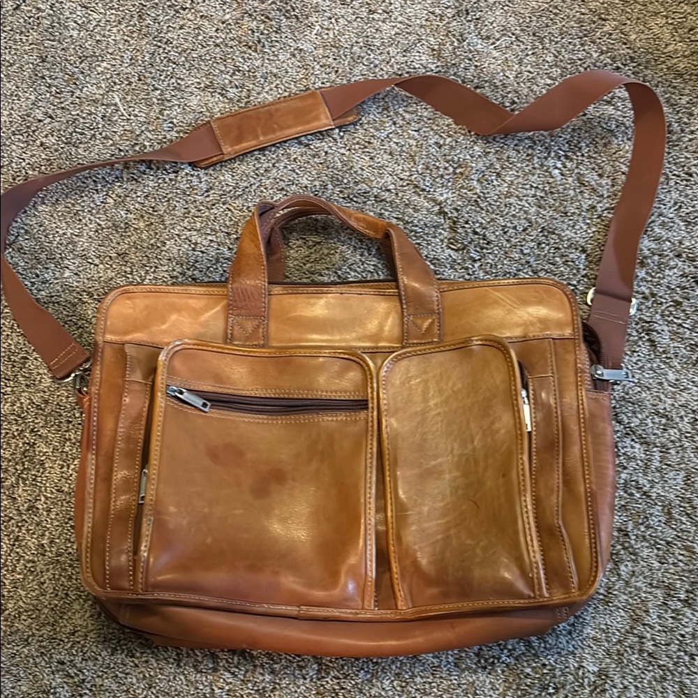 Brown Messenger Bag with Vintage Design and Adjustable Strap